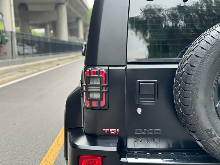 BAIC Beijing BJ40 2024 2024款 2.0D 刀锋英雄荣耀版