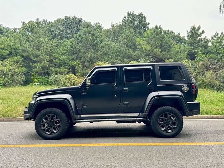 BAIC Beijing BJ40 2024 2024款 2.0D 刀锋英雄荣耀版
