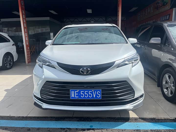 Toyota Sienna 2024 2024款 2.5L混动 四驱尊贵版