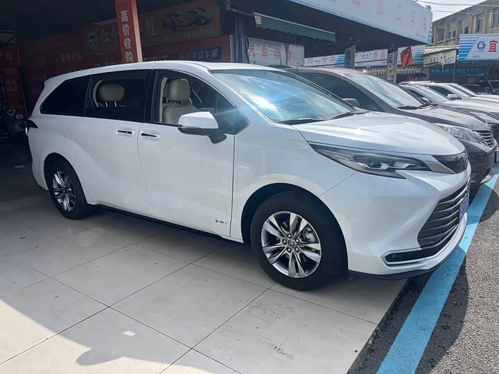 Toyota Sienna 2024 2024款 2.5L混动 四驱尊贵版