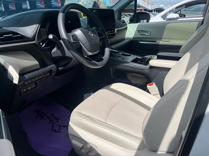 Toyota Sienna 2024 2024款 2.5L混动 四驱尊贵版