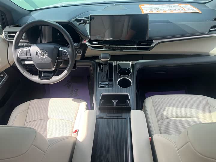 Toyota Sienna 2024 2024款 2.5L混动 四驱尊贵版