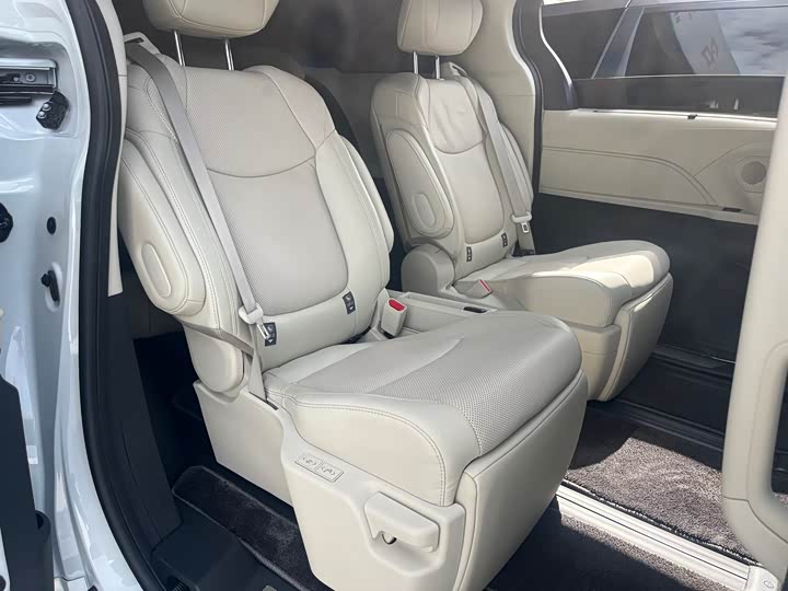 Toyota Sienna 2024 2024款 2.5L混动 四驱尊贵版