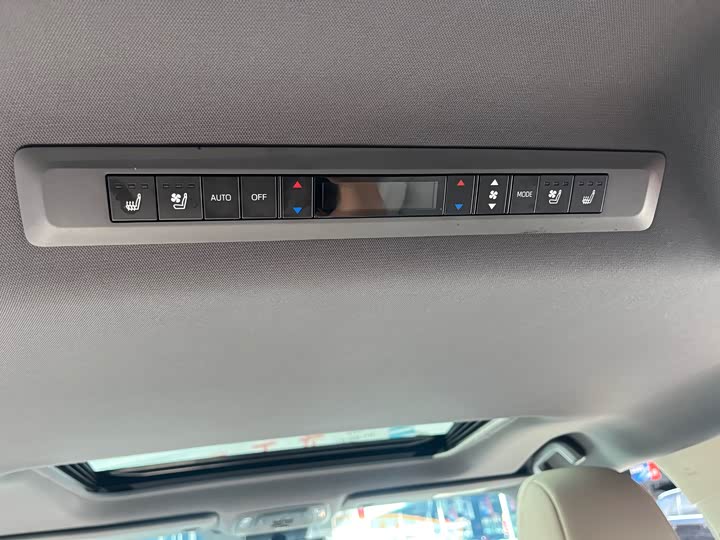 Toyota Sienna 2024 2024款 2.5L混动 四驱尊贵版