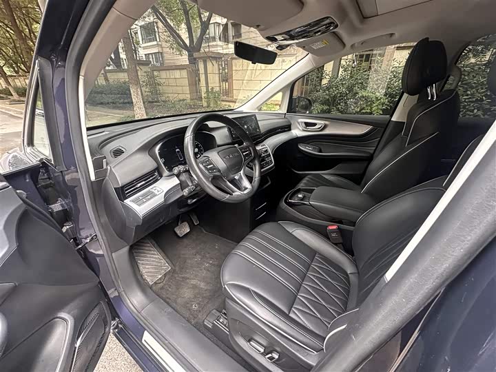 Roewe iMax 8 2022 2022款 400TGI 旗舰版