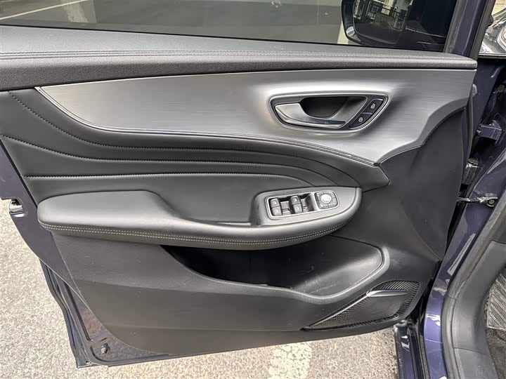 Roewe iMax 8 2022 2022款 400TGI 旗舰版