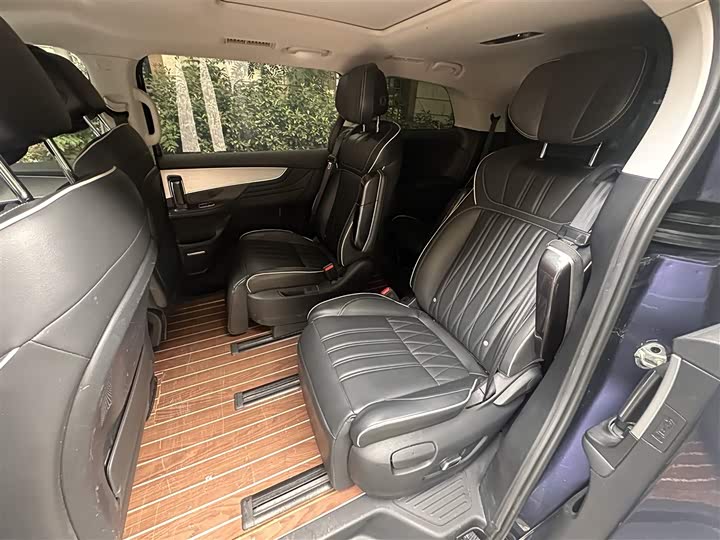 Roewe iMax 8 2022 2022款 400TGI 旗舰版