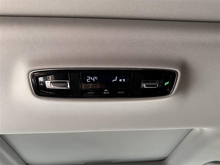 Roewe iMax 8 2022 2022款 400TGI 旗舰版