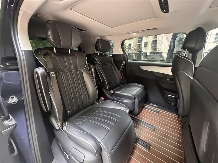 Roewe iMax 8 2022 2022款 400TGI 旗舰版