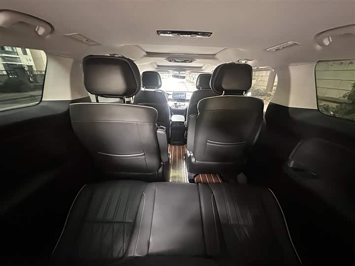 Roewe iMax 8 2022 2022款 400TGI 旗舰版