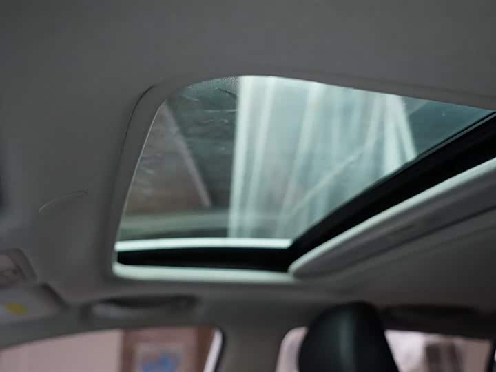 Kia KX1 2021 2021款 1.4L CVT趣享天窗款