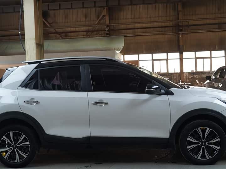 Kia KX1 2021 2021款 1.4L CVT趣享天窗款