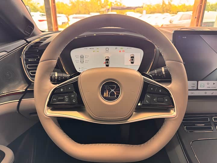 BYD Han 2025 2025款 DM-i 智驾版 125KM激光雷达旗舰型