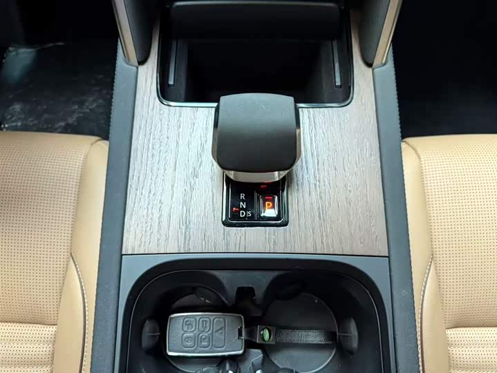 Land Rover Discovery Sport Hybrid 2024 2024款 1.5T P300e 插电式电动混合版