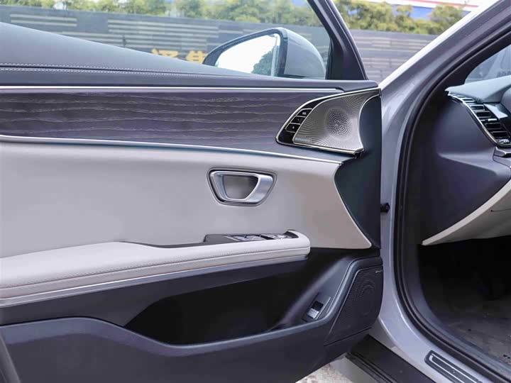 BYD Han 2025 2025款 DM-i 智驾版 125KM激光雷达旗舰型