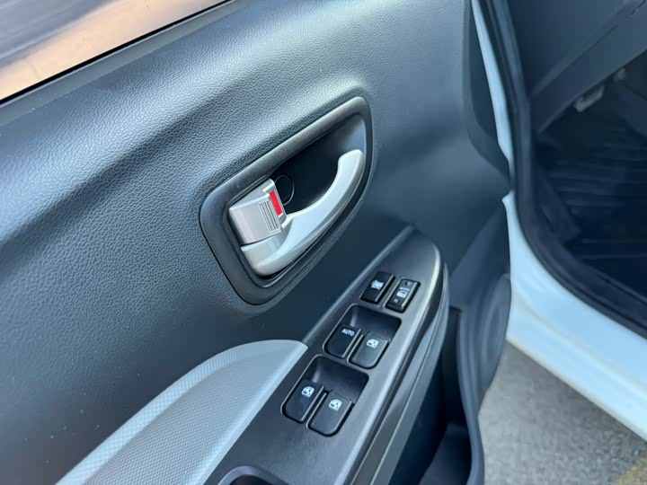 Changan BenBen E-Star 2021 2021款 国民版 多彩款 磷酸铁锂（31.95kWh）