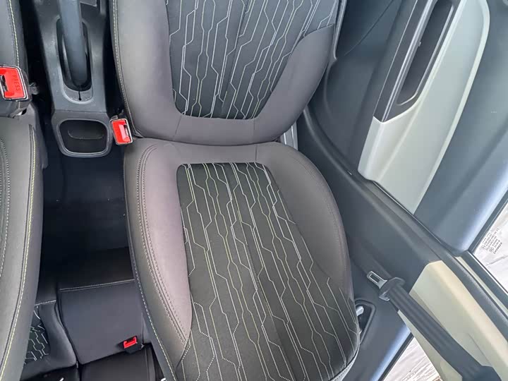 Changan BenBen E-Star 2021 2021款 国民版 多彩款 磷酸铁锂（31.95kWh）