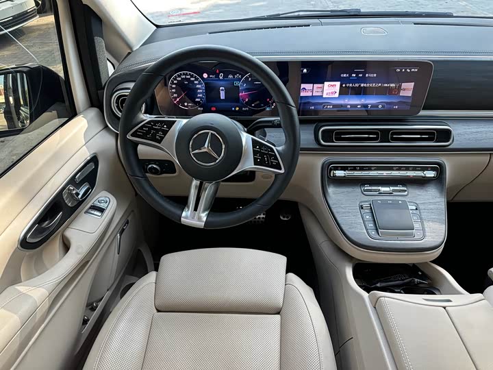 Mercedes-Benz V-Class 2024 2024款 V 300 L 长轴距豪华版