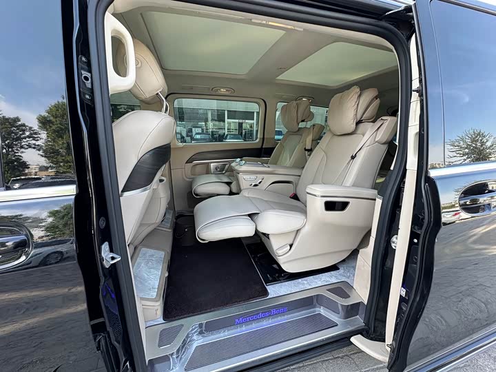 Mercedes-Benz V-Class 2024 2024款 V 300 L 长轴距豪华版