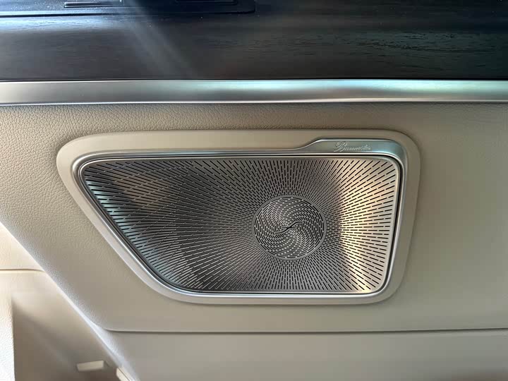 Mercedes-Benz V-Class 2024 2024款 V 300 L 长轴距豪华版