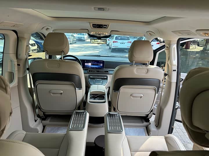 Mercedes-Benz V-Class 2024 2024款 V 300 L 长轴距豪华版