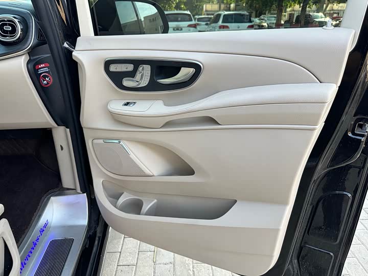 Mercedes-Benz V-Class 2024 2024款 V 300 L 长轴距豪华版