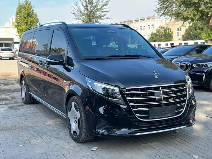 Mercedes-Benz V-Class 2024 2024款 V 300 L 长轴距豪华版