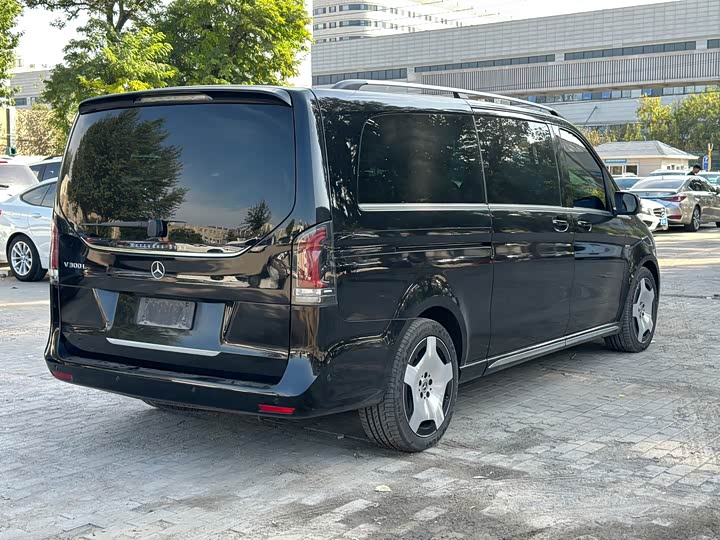 Mercedes-Benz V-Class 2024 2024款 V 300 L 长轴距豪华版
