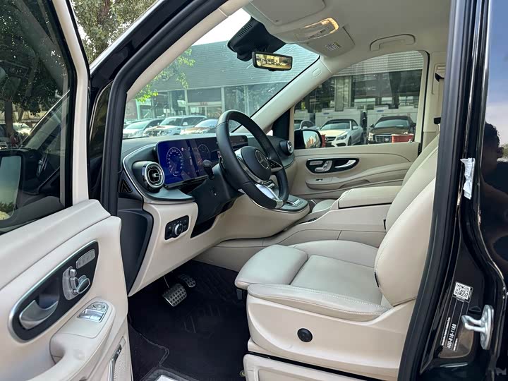 Mercedes-Benz V-Class 2024 2024款 V 300 L 长轴距豪华版