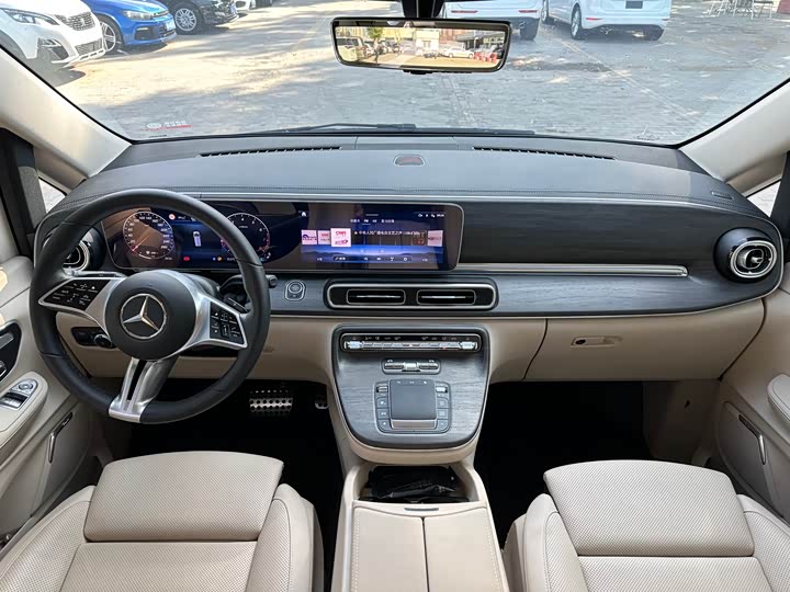 Mercedes-Benz V-Class 2024 2024款 V 300 L 长轴距豪华版