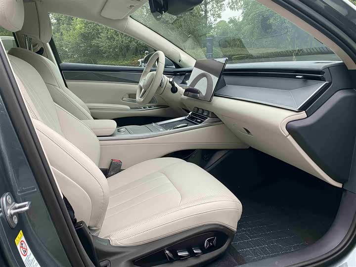 BYD Han L 2025 2025款 DM-p 四驱激光雷达旗舰型