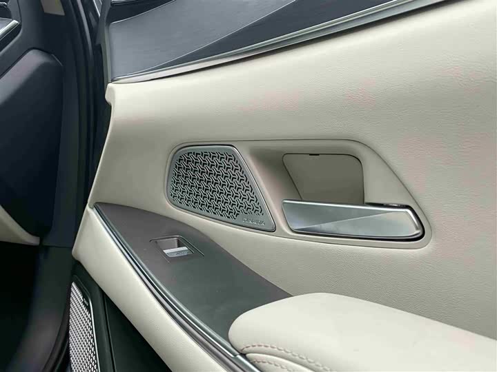 BYD Han L 2025 2025款 DM-p 四驱激光雷达旗舰型