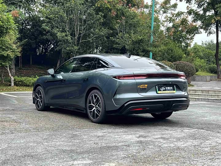 BYD Han L 2025 2025款 DM-p 四驱激光雷达旗舰型