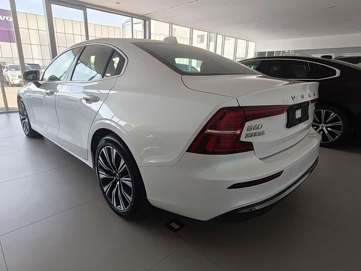Volvo S60 2024 2024款 B4 智远豪华版