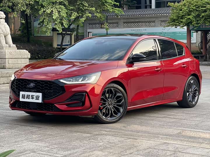 Ford Focus 2022 2022款 两厢 EcoBoost 180 自动ST Line