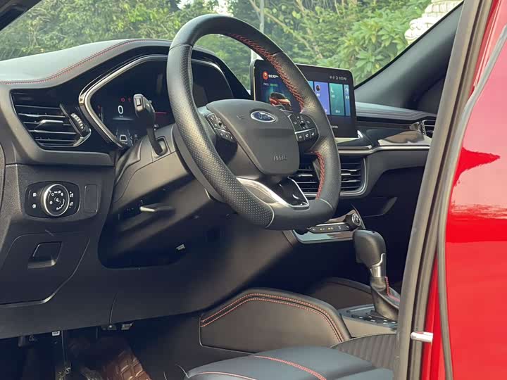 Ford Focus 2022 2022款 两厢 EcoBoost 180 自动ST Line