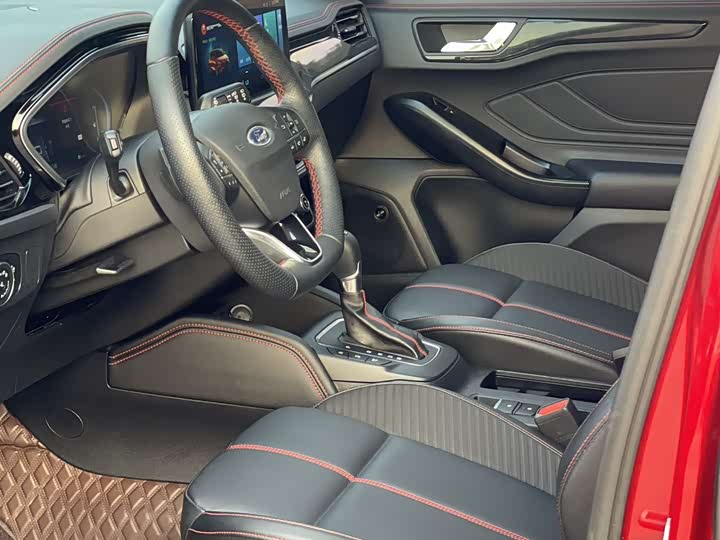 Ford Focus 2022 2022款 两厢 EcoBoost 180 自动ST Line