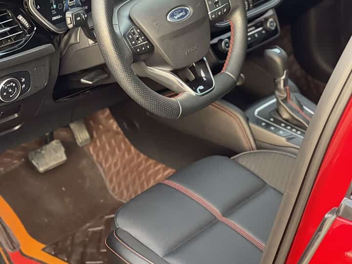 Ford Focus 2022 2022款 两厢 EcoBoost 180 自动ST Line