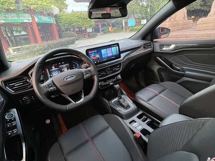 Ford Focus 2022 2022款 两厢 EcoBoost 180 自动ST Line
