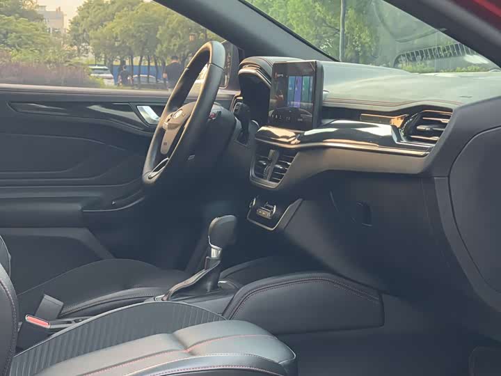 Ford Focus 2022 2022款 两厢 EcoBoost 180 自动ST Line