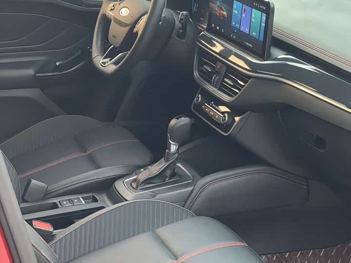 Ford Focus 2022 2022款 两厢 EcoBoost 180 自动ST Line