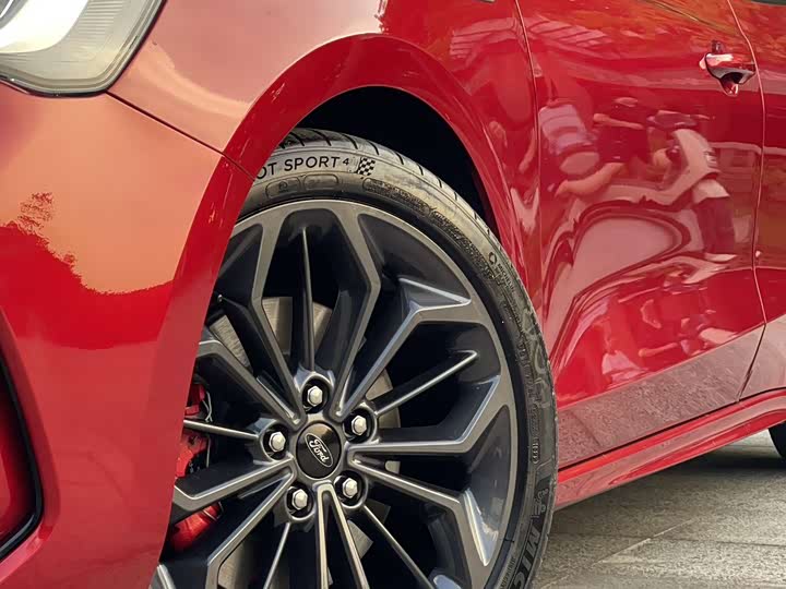 Ford Focus 2022 2022款 两厢 EcoBoost 180 自动ST Line