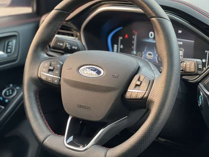 Ford Focus 2022 2022款 两厢 EcoBoost 180 自动ST Line