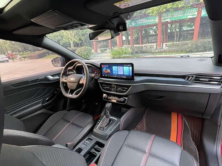 Ford Focus 2022 2022款 两厢 EcoBoost 180 自动ST Line