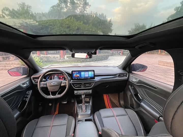 Ford Focus 2022 2022款 两厢 EcoBoost 180 自动ST Line