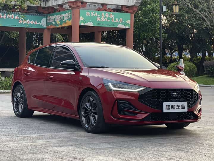 Ford Focus 2022 2022款 两厢 EcoBoost 180 自动ST Line