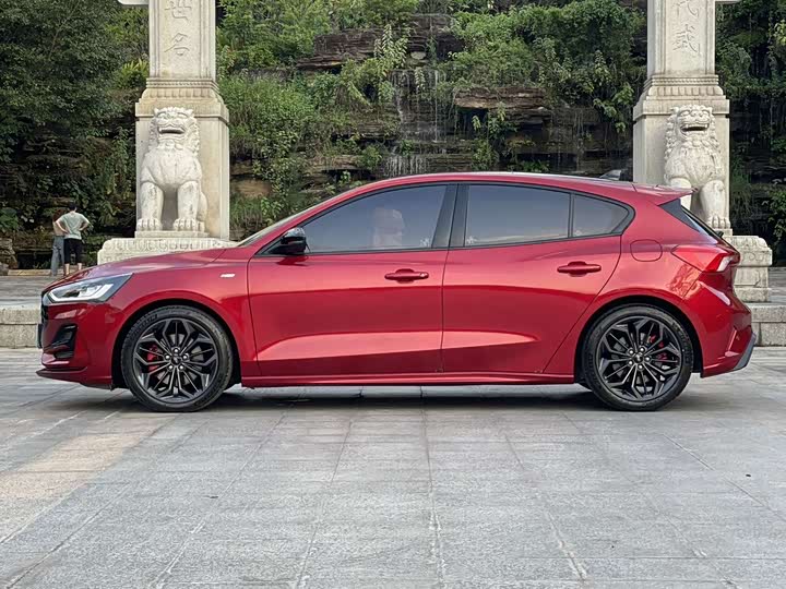 Ford Focus 2022 2022款 两厢 EcoBoost 180 自动ST Line