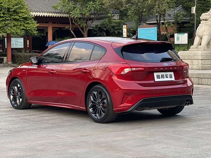 Ford Focus 2022 2022款 两厢 EcoBoost 180 自动ST Line
