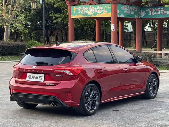 Ford Focus 2022 2022款 两厢 EcoBoost 180 自动ST Line