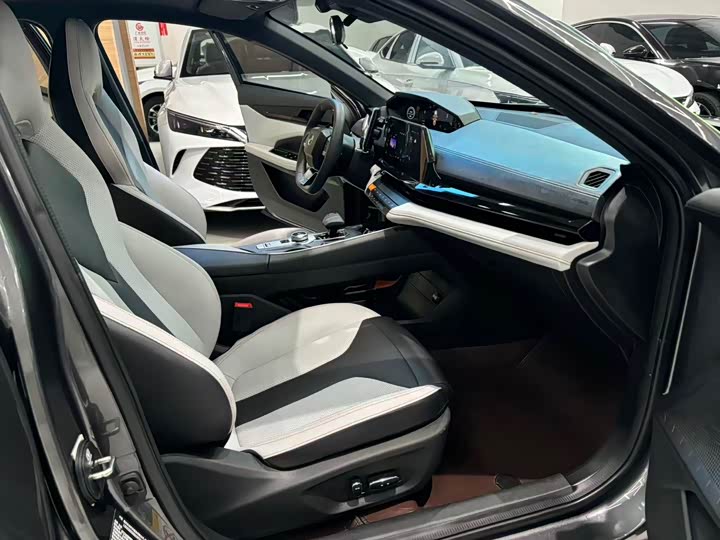 Changan UNI-V Hybrid 2024 2024款 蓝鲸智电iDD 136km 智酷型